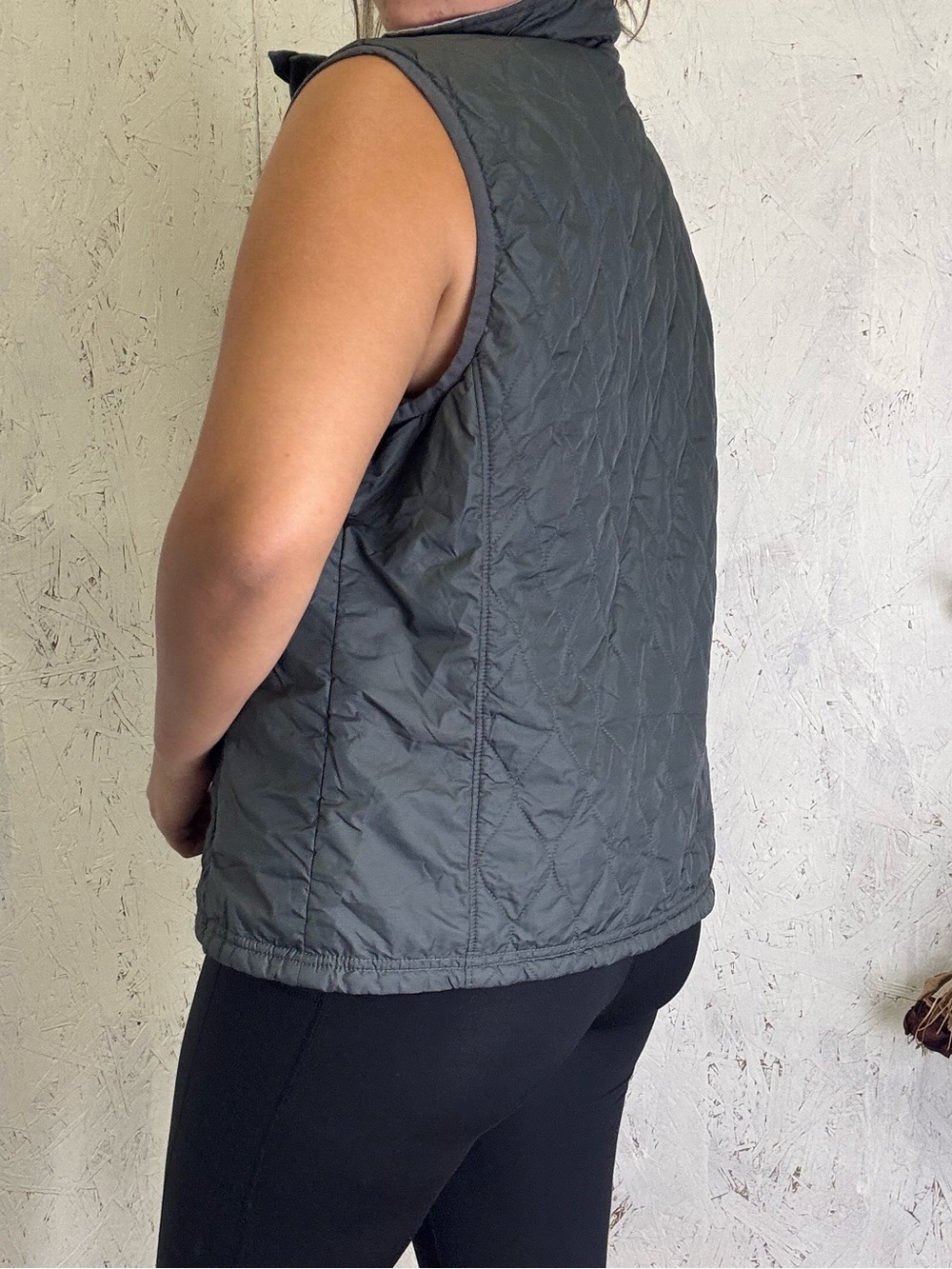 LL Bean Reversible Quilted Green Grey Outdoor Hiking Vest Size Large - Picture 2 of 5